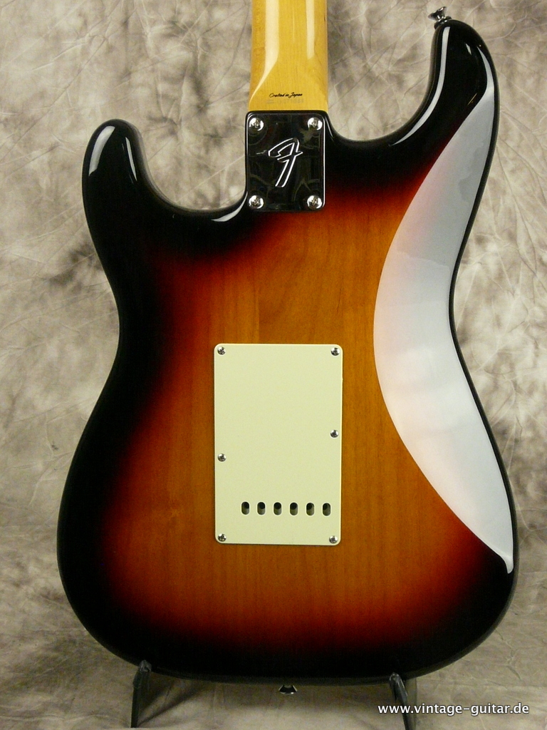 Fender-Stratocaster-Japan-sunburst-67-62-pickups-014.JPG
