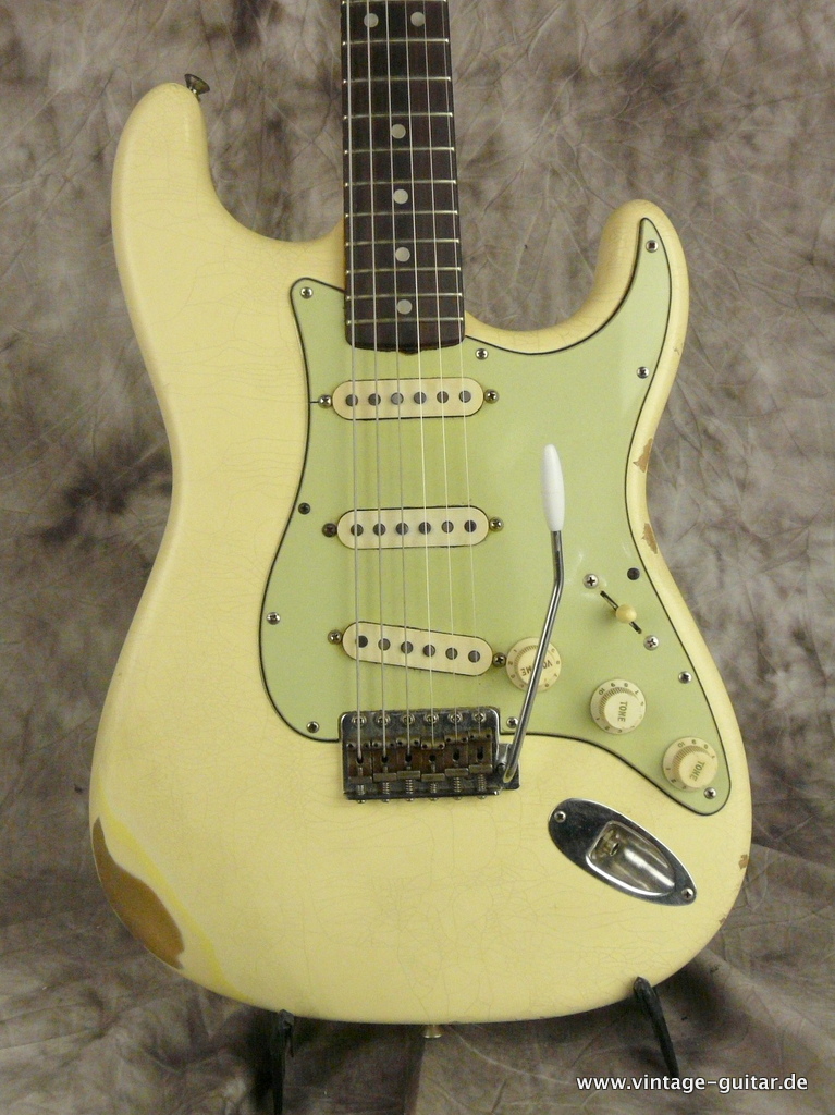 Fender-Stratocaster-1967-olympic-white-refinished-004.JPG