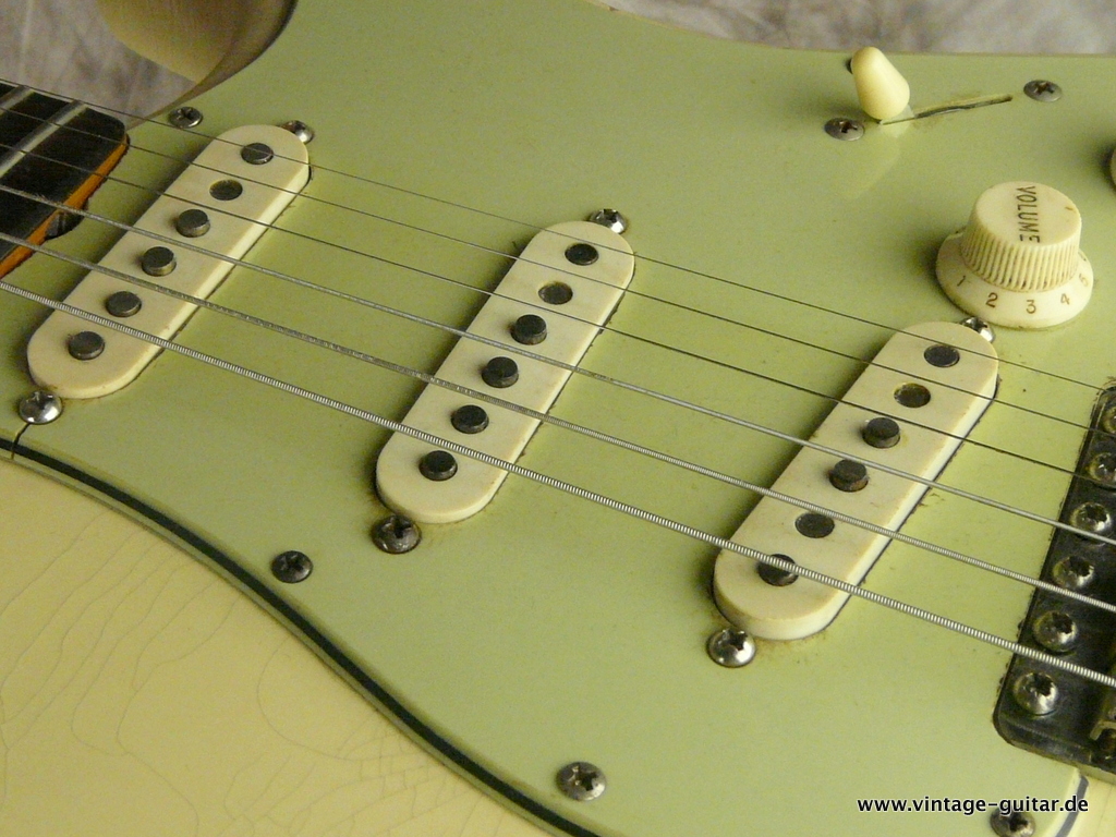 Fender-Stratocaster-1967-olympic-white-refinished-011.JPG