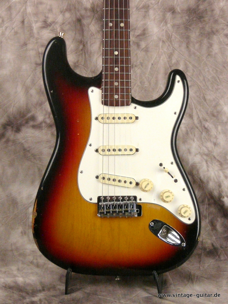 Fender_Stratocaster-1972-sunburst-002.JPG