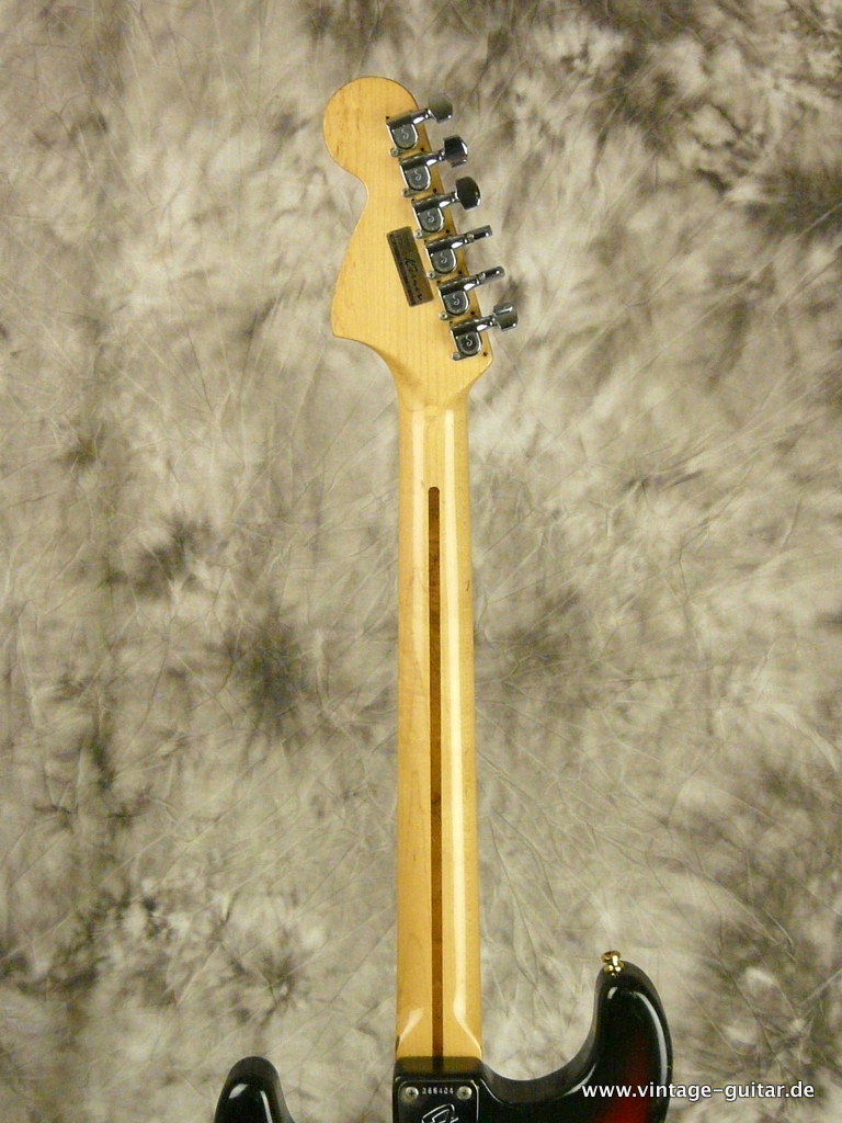 Fender_Stratocaster-1972-sunburst-007.JPG
