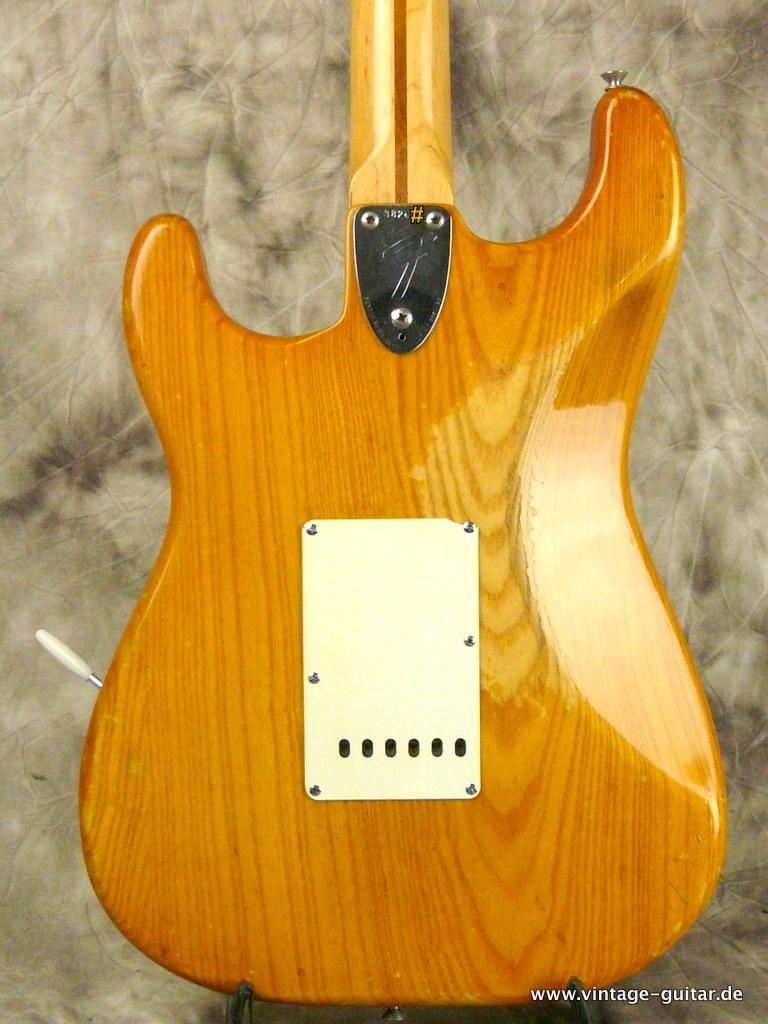 Fender_Stratocaster-1973-natural-005.JPG