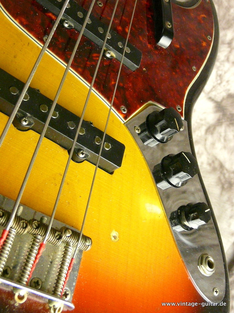 Fender_Jazz_Bass-1966-1867-sunburst-008.JPG