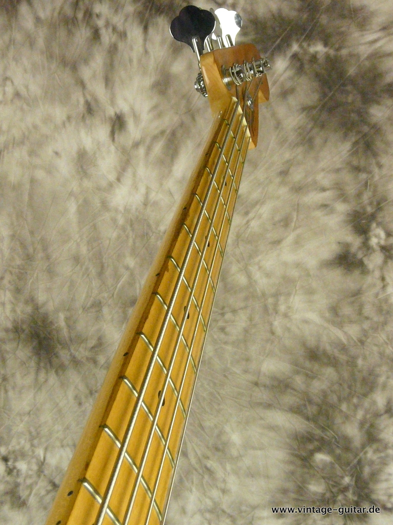 Fender_Precision-1978-maple-natural-007.JPG
