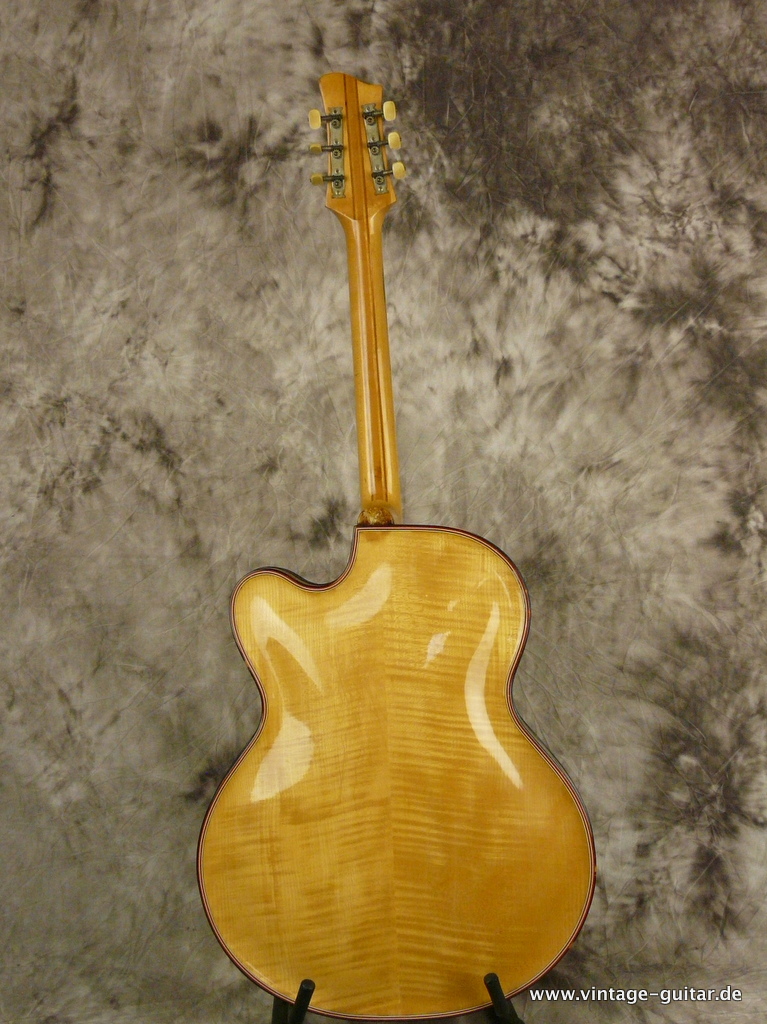 img/vintage/3059/Artur_Lang_Archtop_engraved_Headstock_1958-002.JPG