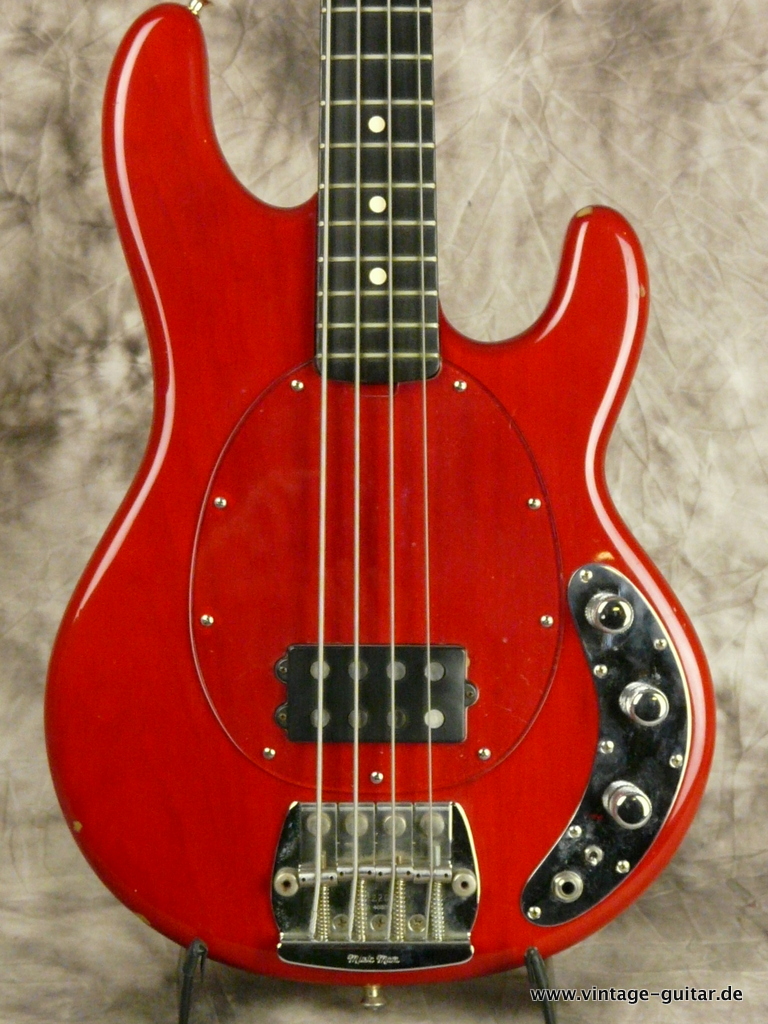 MusicMan-Cutlass-I-1980-red-002.JPG