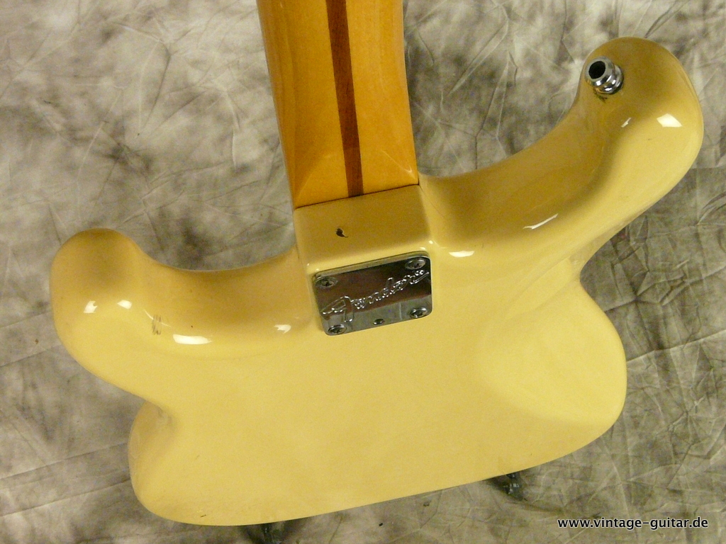 Fender_Stratocaster-1984-Dan_Smith-desert-tan-007.JPG