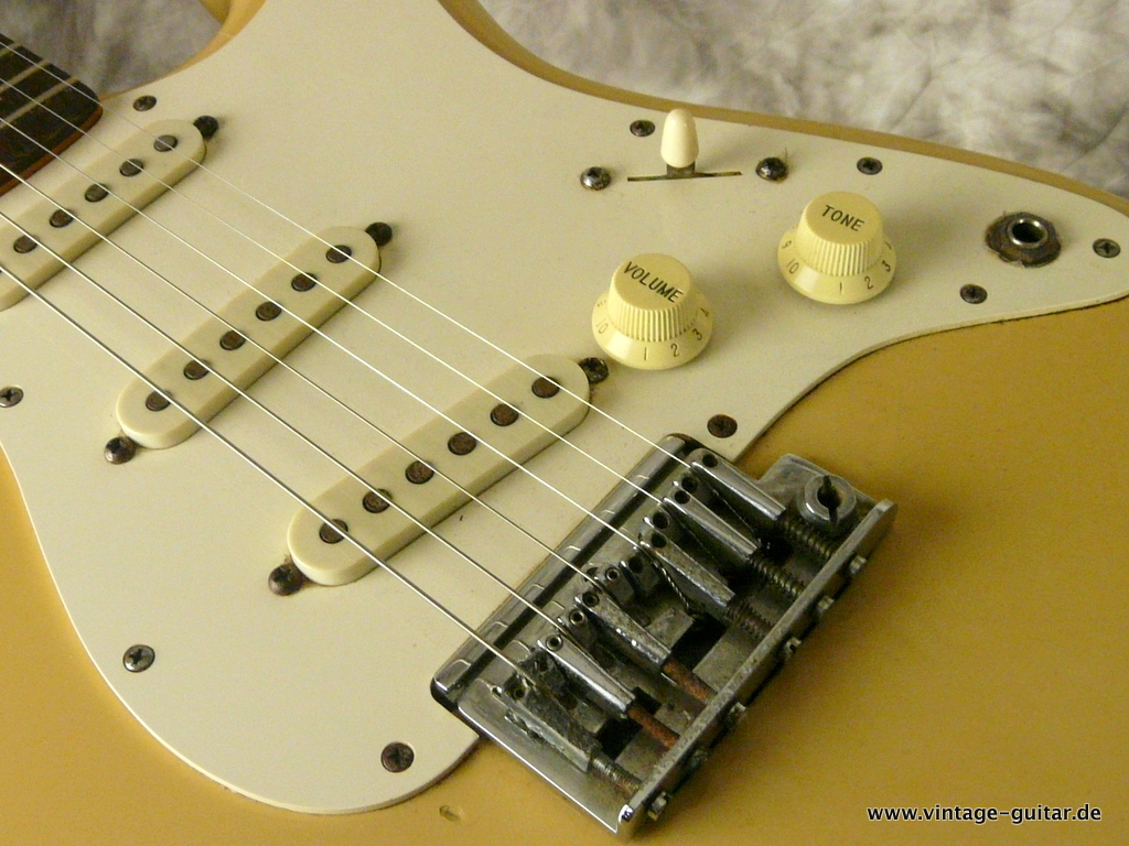 Fender_Stratocaster-1984-Dan_Smith-desert-tan-008.JPG