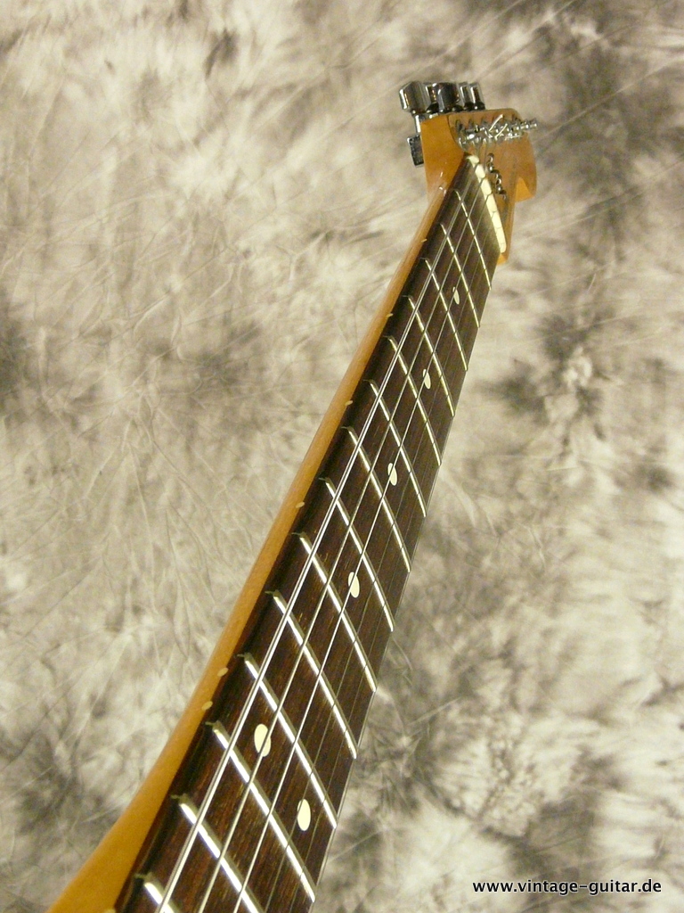 Fender_Stratocaster-1984-Dan_Smith-desert-tan-012.JPG