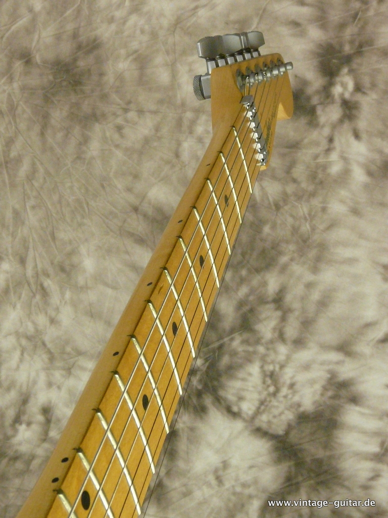 Fender-Stratocaster-Start-Plus-midnight-blue-1990-007.JPG