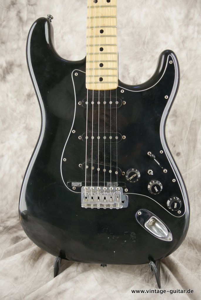 img/vintage/3074/Fender-Stratocaster-1979-black-002.JPG