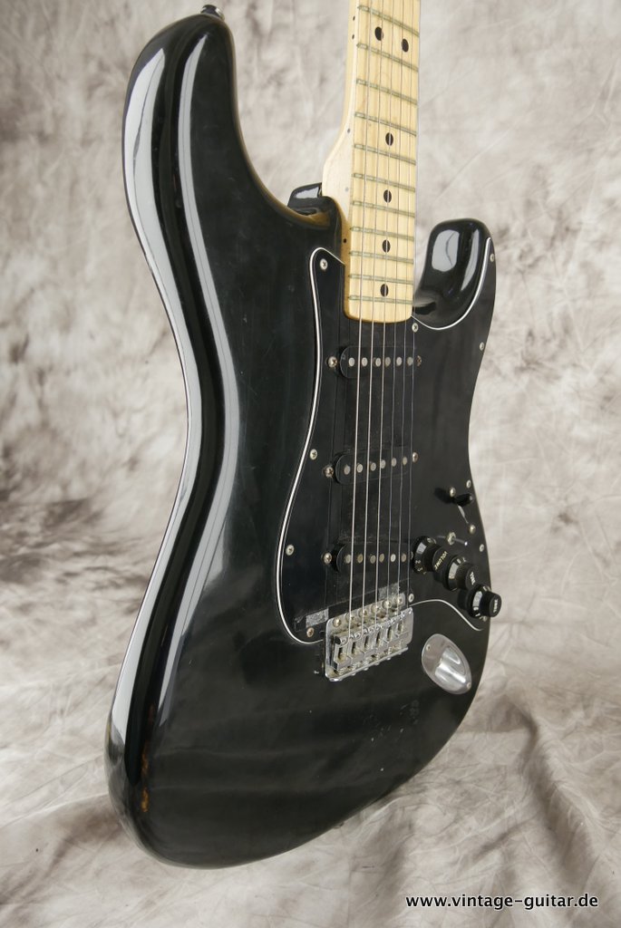 img/vintage/3074/Fender-Stratocaster-1979-black-003.JPG