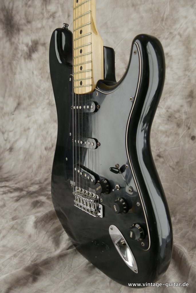 img/vintage/3074/Fender-Stratocaster-1979-black-004.JPG