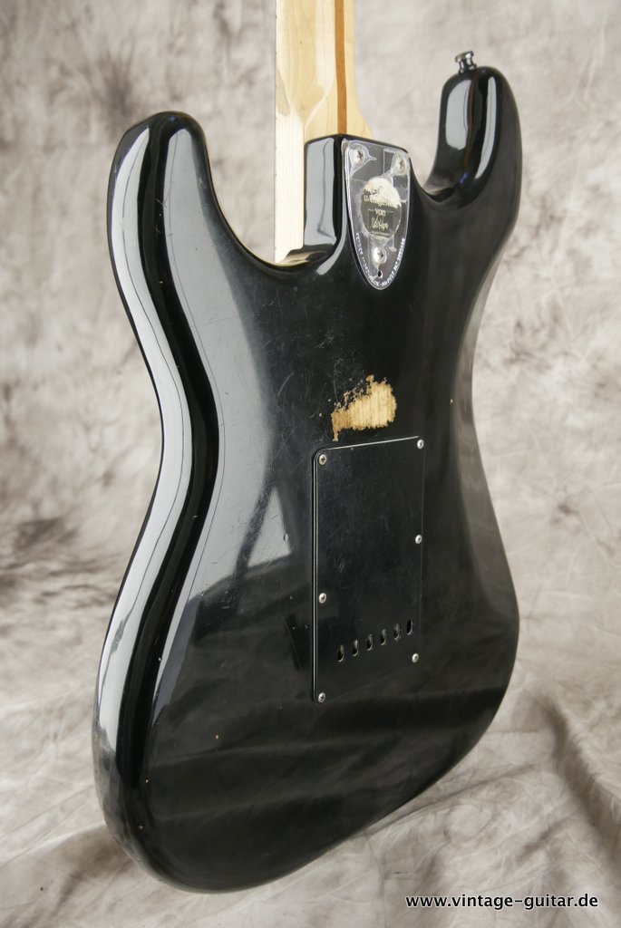 img/vintage/3074/Fender-Stratocaster-1979-black-005.JPG