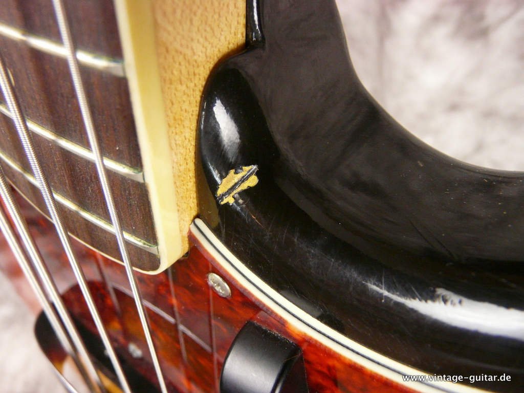 Fender-Jazz-Bass-1965-1966-sunburst-near-mint-020.JPG