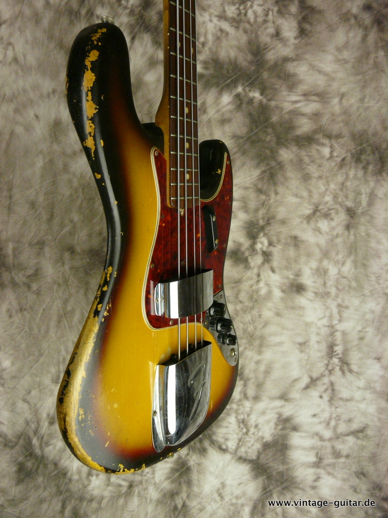Fender_Jazz_Bass-1965-1966-sunburst-005.JPG
