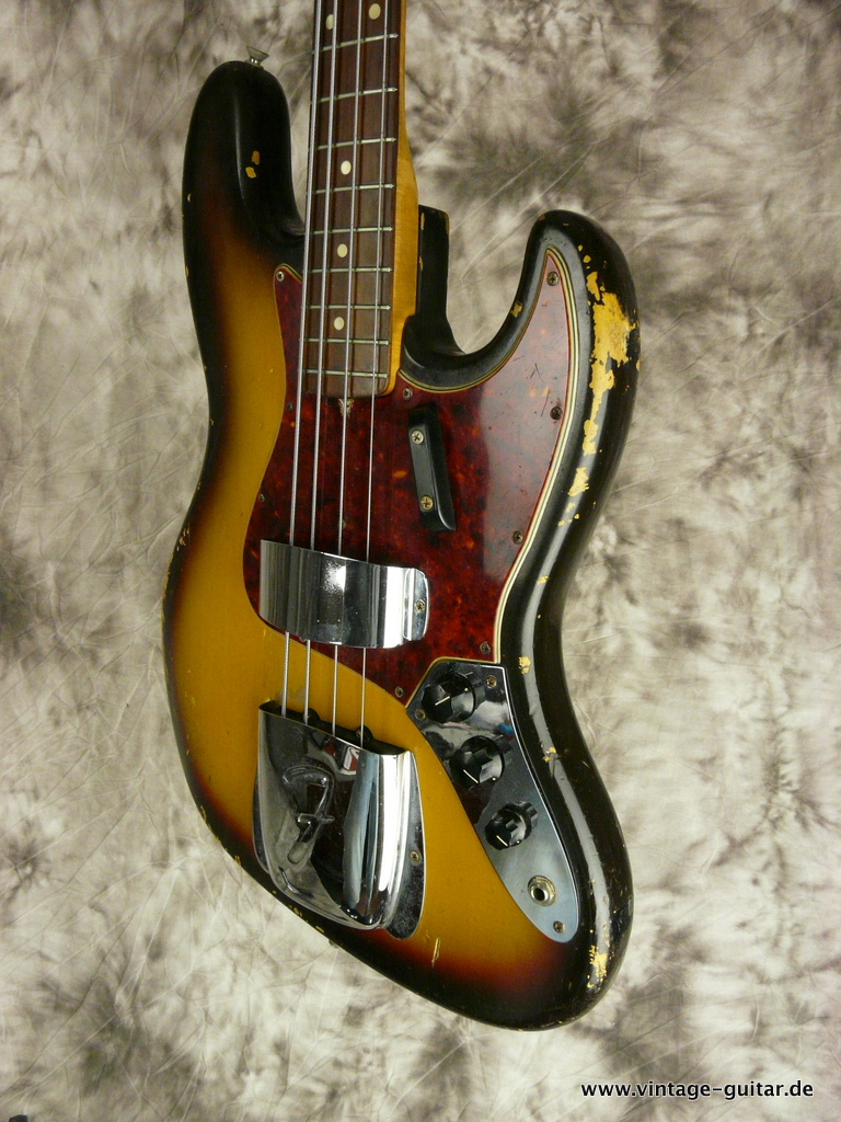 Fender_Jazz_Bass-1965-1966-sunburst-006.JPG