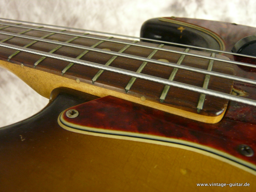 Fender_Jazz_Bass-1965-1966-sunburst-013.JPG