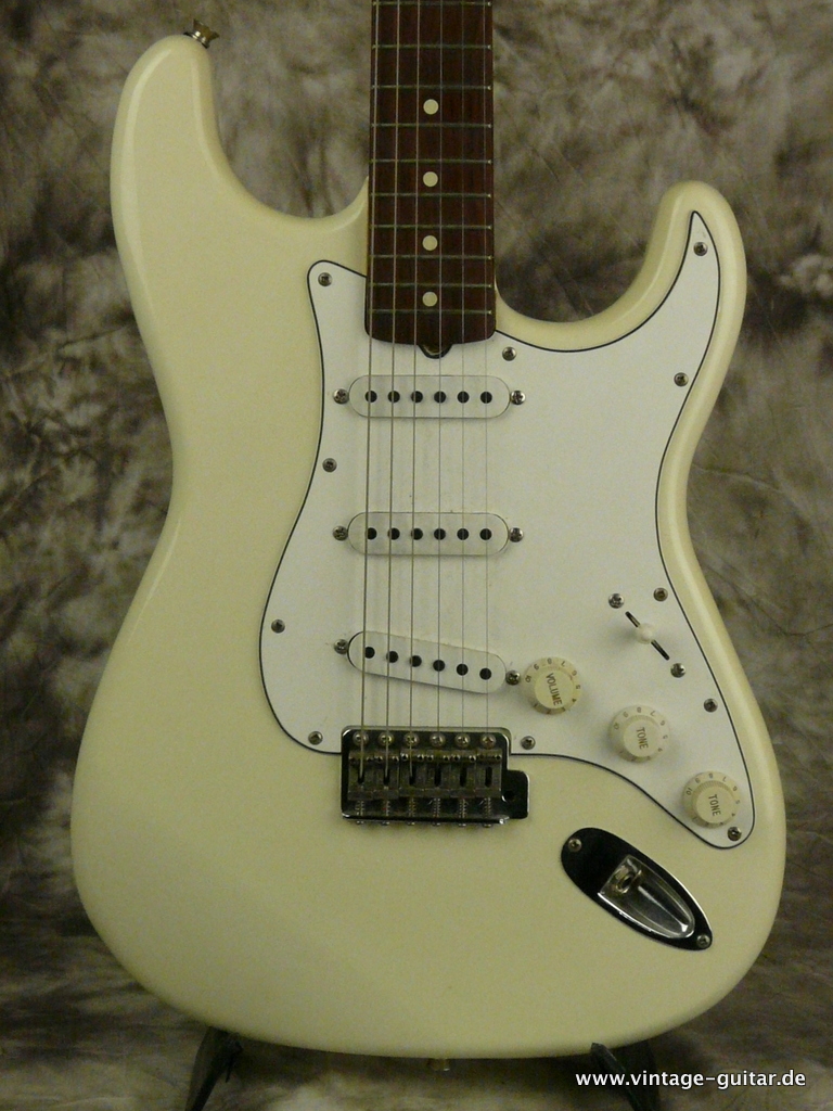 Fender_Stratocaster_I-series_1989_vintage_white-002.JPG