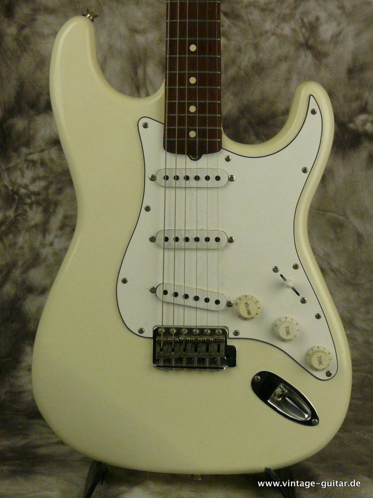 img/vintage/3083/Fender_Stratocaster_I-series_1989_vintage_white-002.JPG