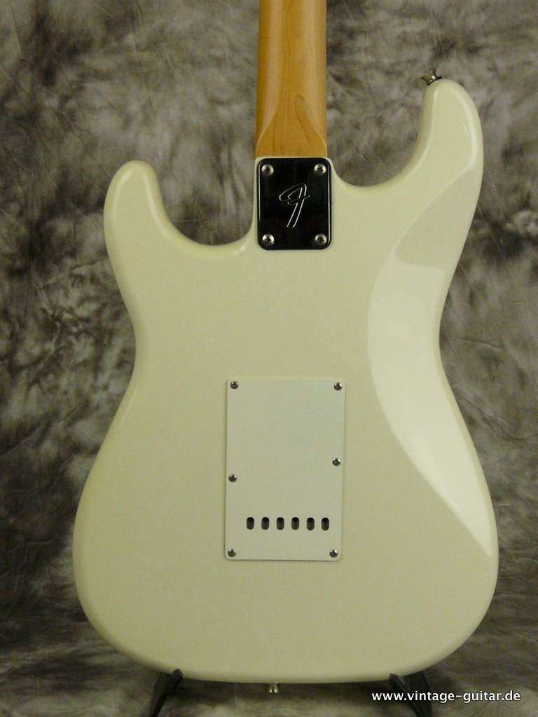 Fender_Stratocaster_I-series_1989_vintage_white-004.JPG