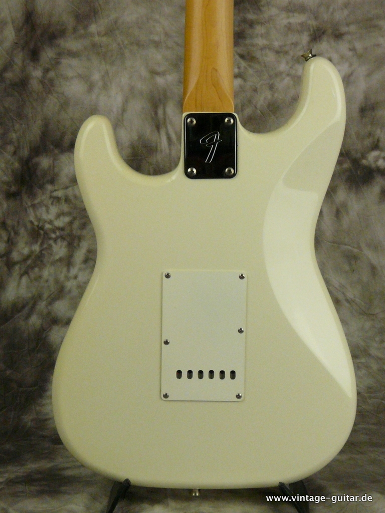 img/vintage/3083/Fender_Stratocaster_I-series_1989_vintage_white-004.JPG