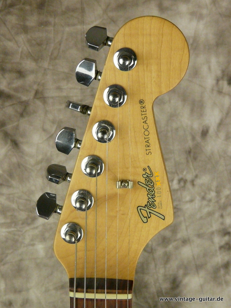 Fender_Stratocaster_I-series_1989_vintage_white-005.JPG