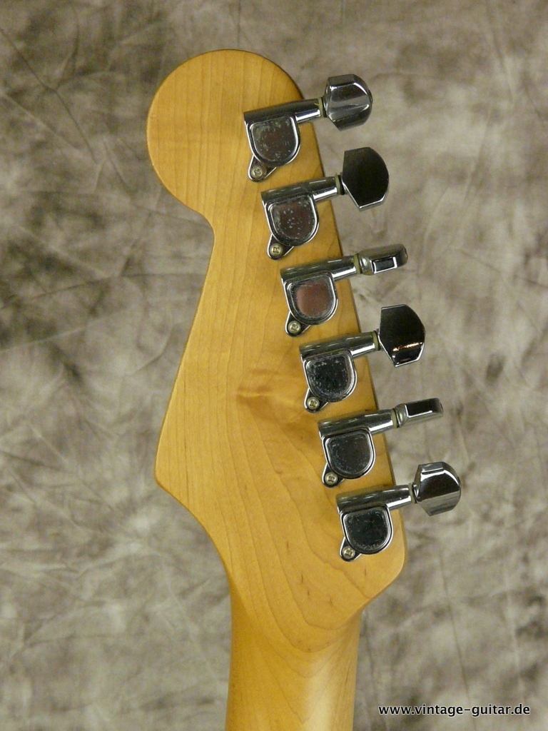 Fender_Stratocaster_I-series_1989_vintage_white-006.JPG