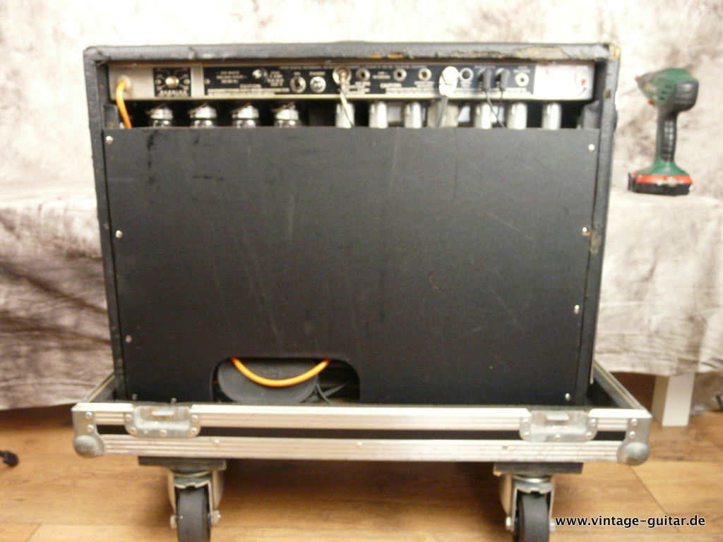 Fender-Vibrosonic-1979-15-005.JPG