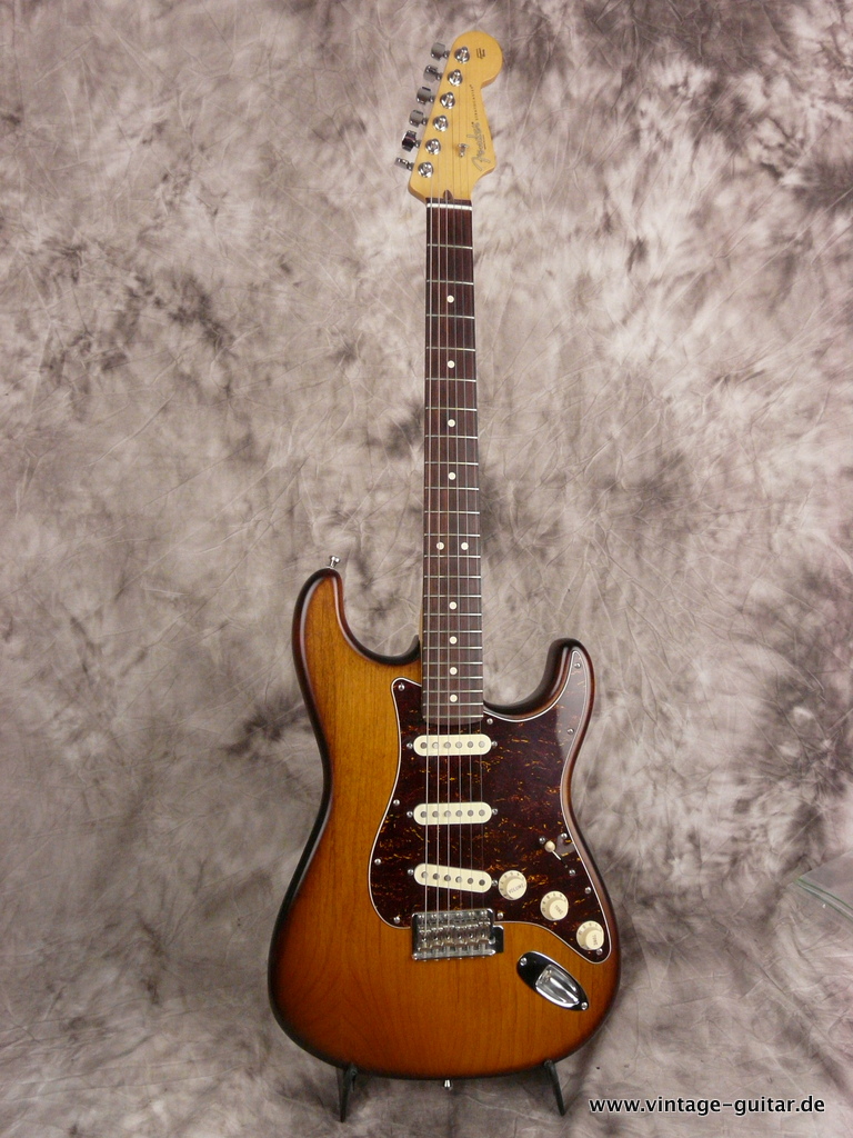 Fender_Stratocaster_violin_burst_2013-001.JPG
