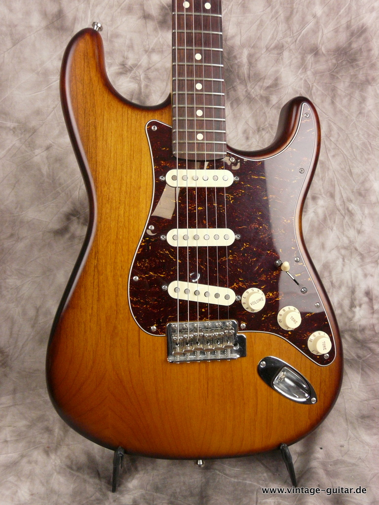 Fender_Stratocaster_violin_burst_2013-003.JPG