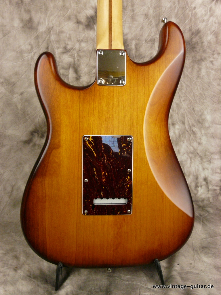 Fender_Stratocaster_violin_burst_2013-004.JPG