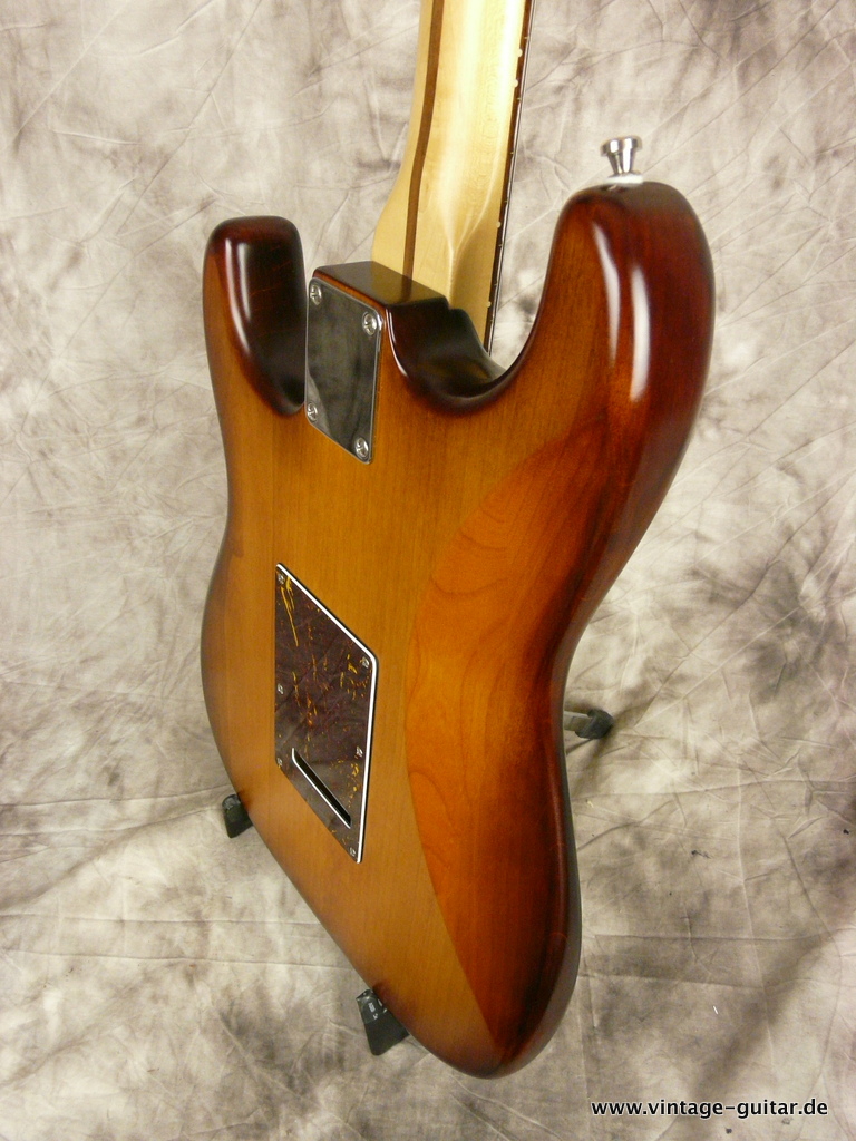 Fender_Stratocaster_violin_burst_2013-006.JPG