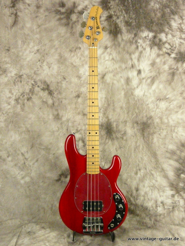 MusicMan-Stingray-Bass-1981-red-001.JPG