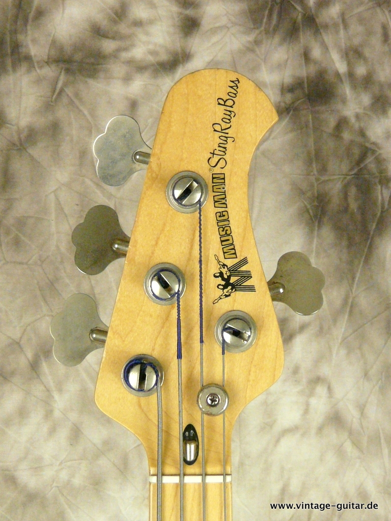 MusicMan-Stingray-Bass-1981-red-003.JPG