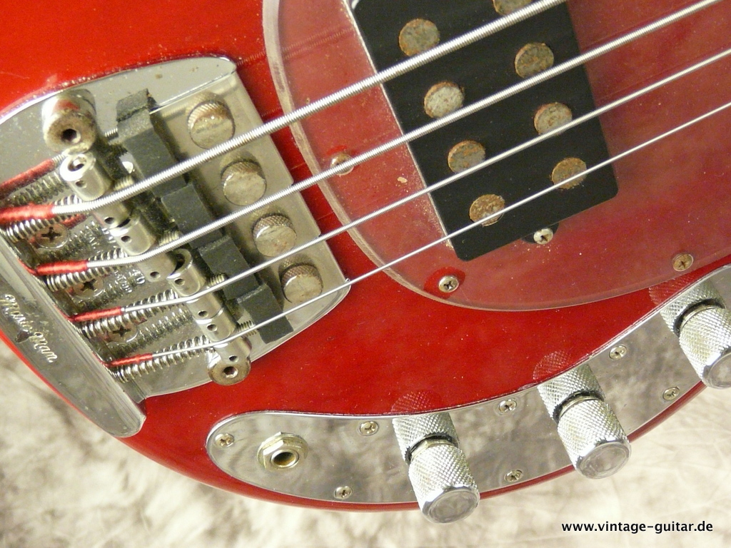MusicMan-Stingray-Bass-1981-red-009.JPG