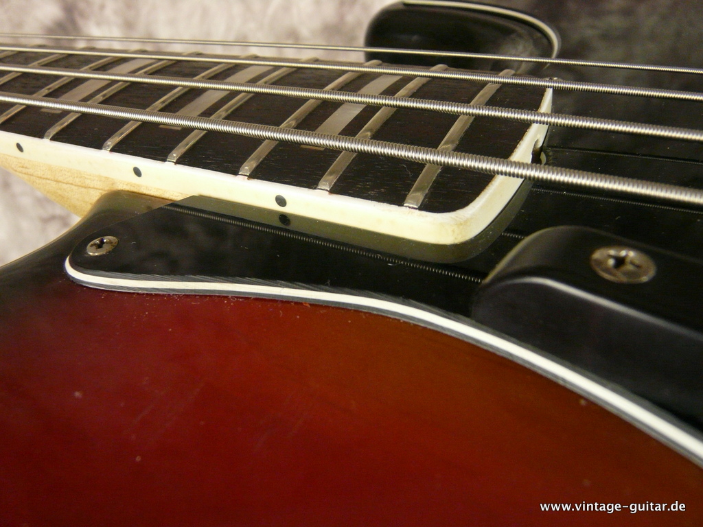 Fender_Jazz_Bass-1974-sunburst-014.JPG