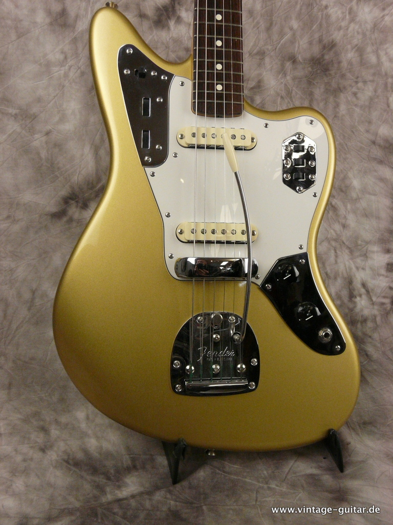 Fender_Jaguar_62Reissue_Aztec_Gold-003.JPG