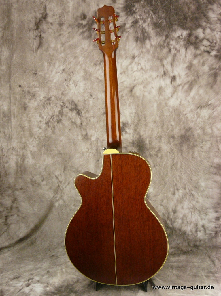 Takamine-EN-30C-1993-natural-003.JPG