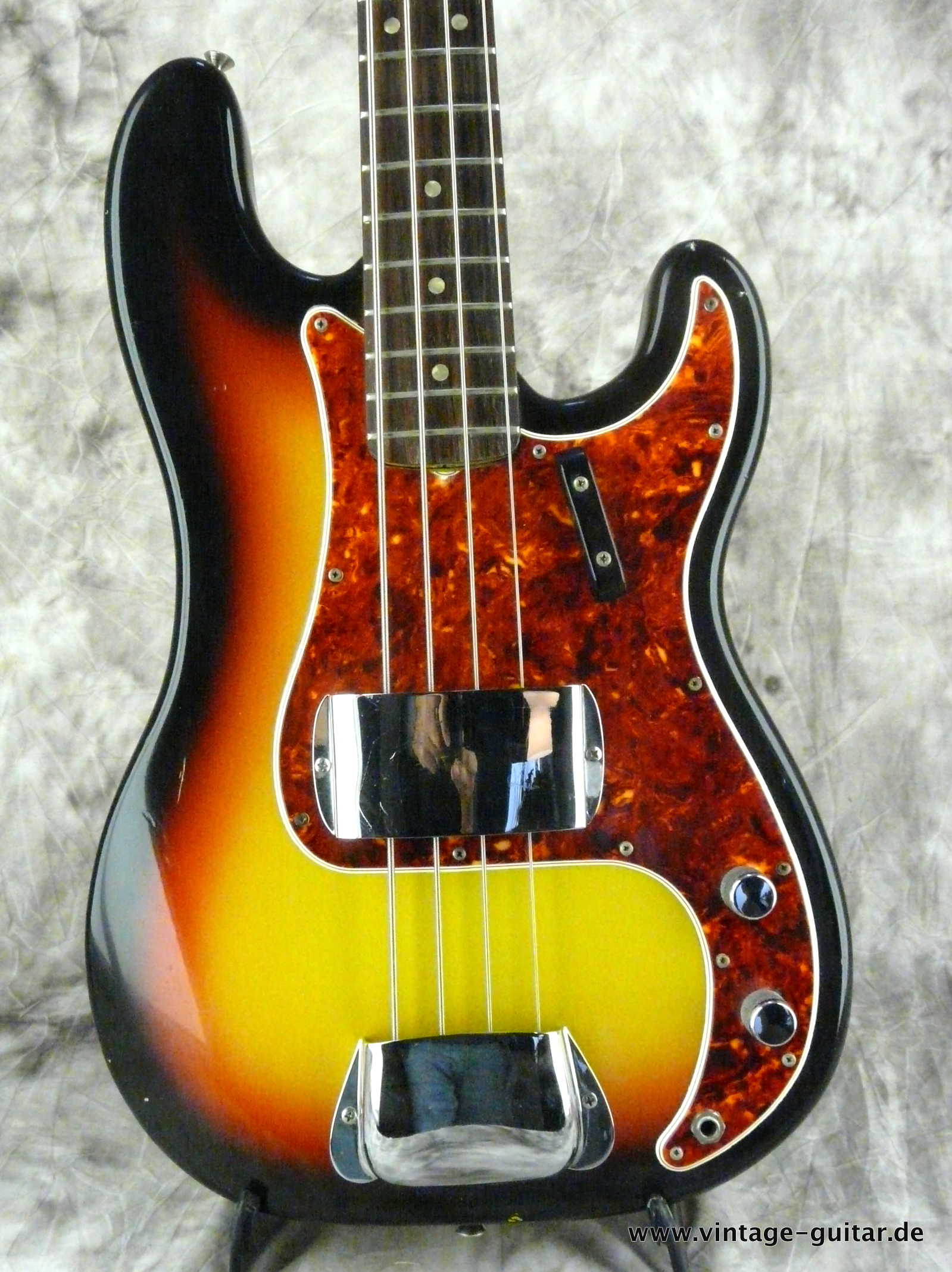 Fender-Precision-Bass-1966-sunburst-near-mint-002.JPG