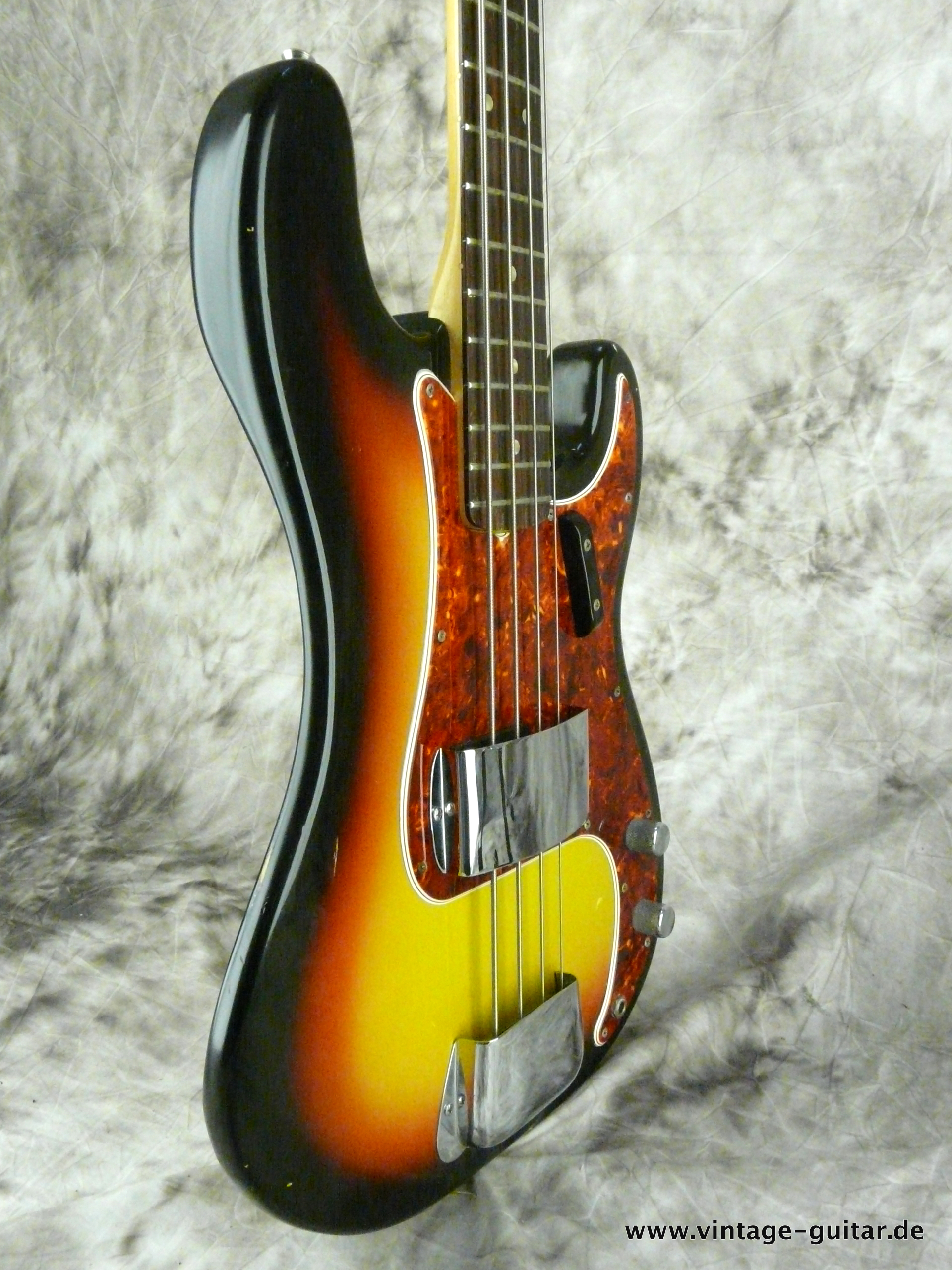 Fender-Precision-Bass-1966-sunburst-near-mint-011.JPG