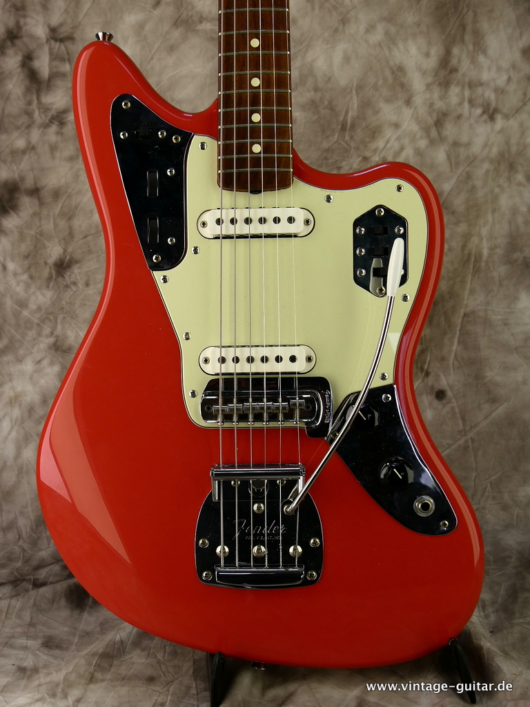 Fender-Jaguar-AVRI-1962-Vintage-Reissue-fiesta-red-002.JPG