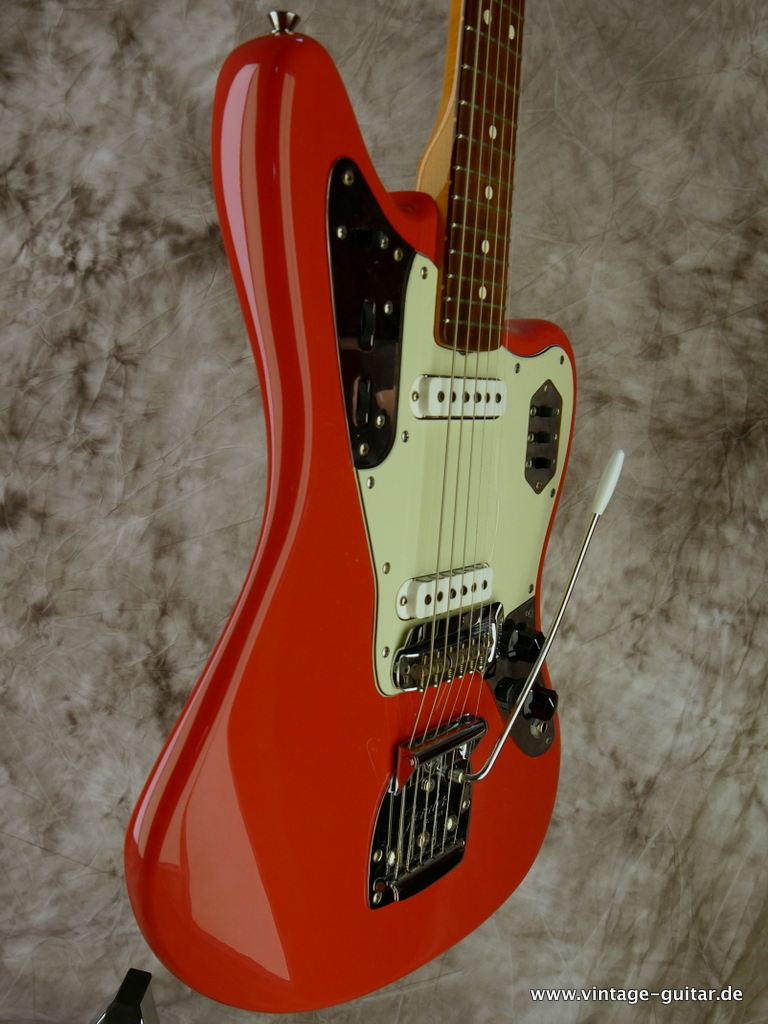 Fender-Jaguar-AVRI-1962-Vintage-Reissue-fiesta-red-005.JPG