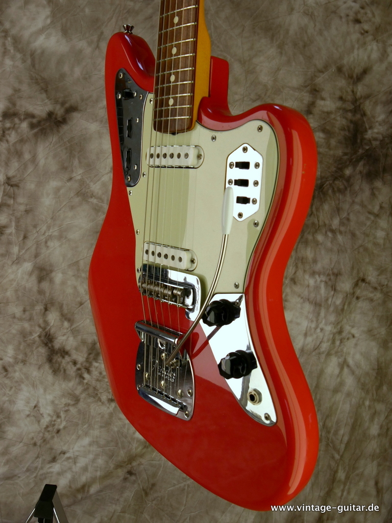 Fender-Jaguar-AVRI-1962-Vintage-Reissue-fiesta-red-006.JPG