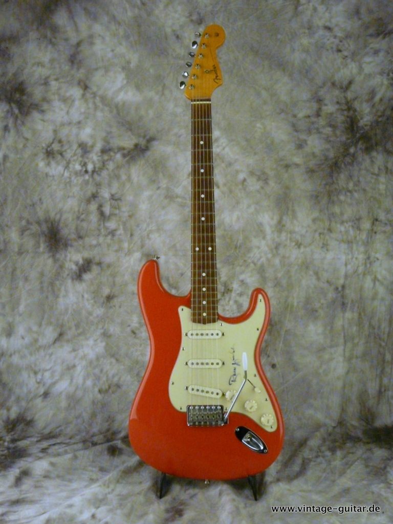 Fender-Stratocaster-AVRI-1962-Reissue-USA-fiesta-red-001.JPG