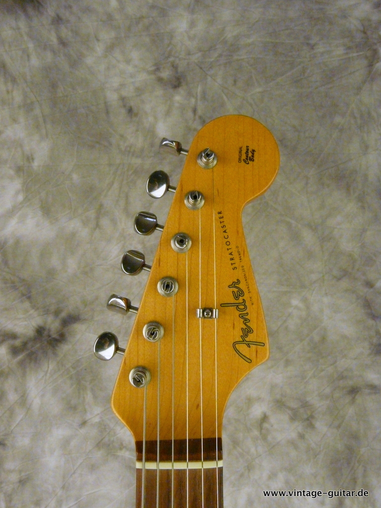 Fender-Stratocaster-AVRI-1962-Reissue-USA-fiesta-red-011.JPG