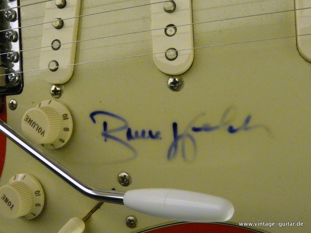 Fender-Stratocaster-AVRI-1962-Reissue-USA-fiesta-red-014.JPG