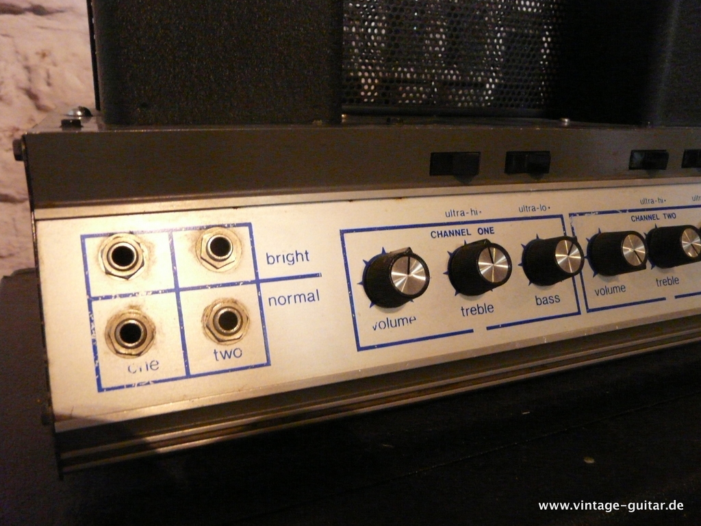 Ampeg-B-15N-Fliptop-Basscombo-1970-004.JPG