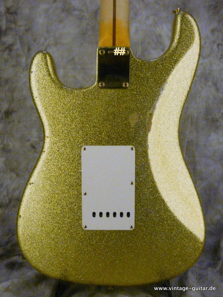 Fender-Stratocaster-1956-Relic-Custom-Shop-gold-sparkle-004.JPG