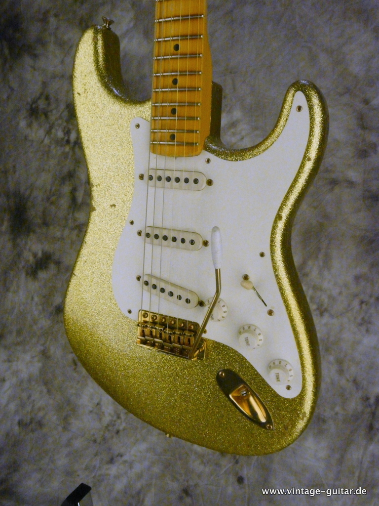 Fender-Stratocaster-1956-Relic-Custom-Shop-gold-sparkle-006.JPG